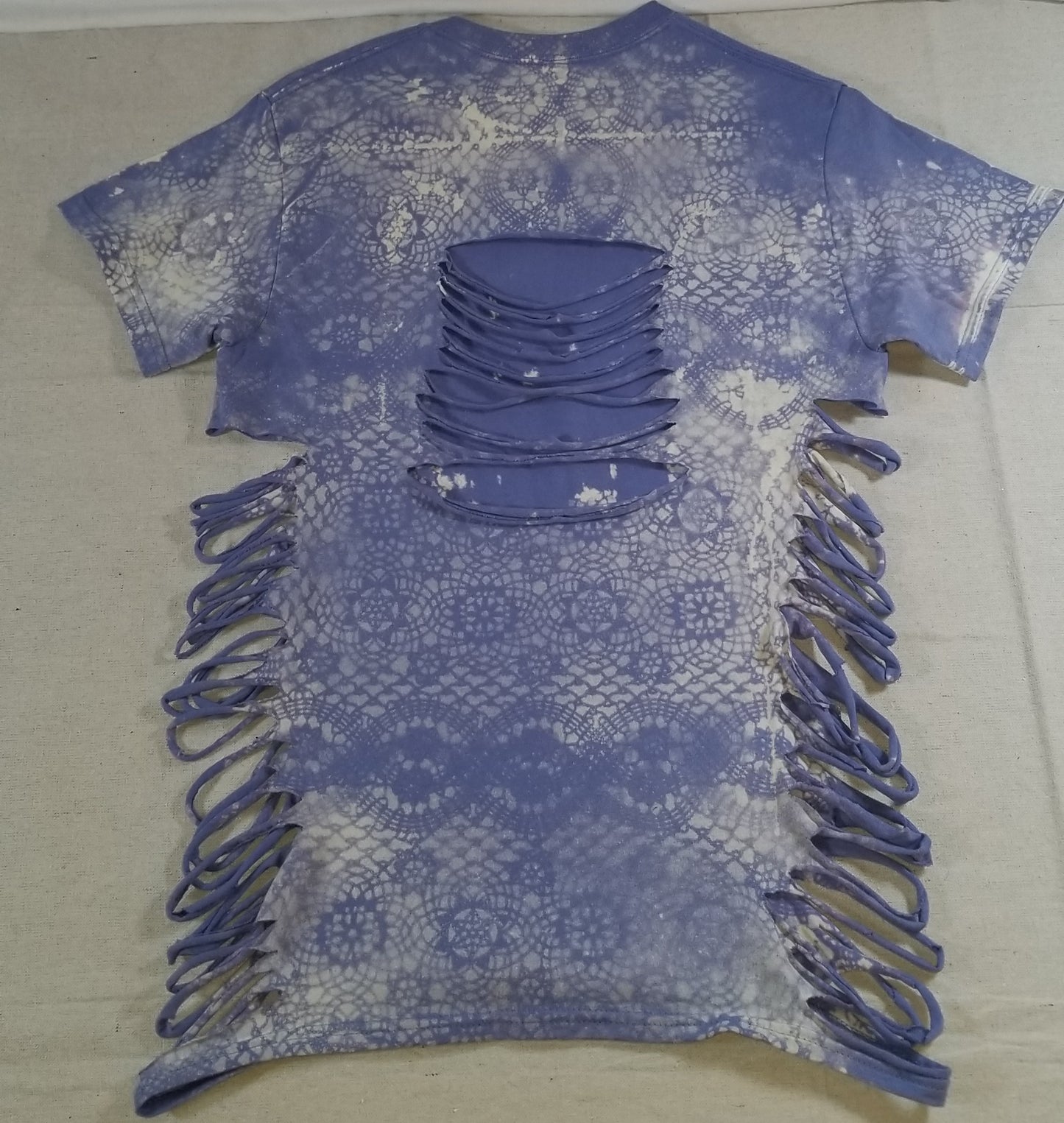 "MELTIN SMILE" LACED TEE (1 OF 1)